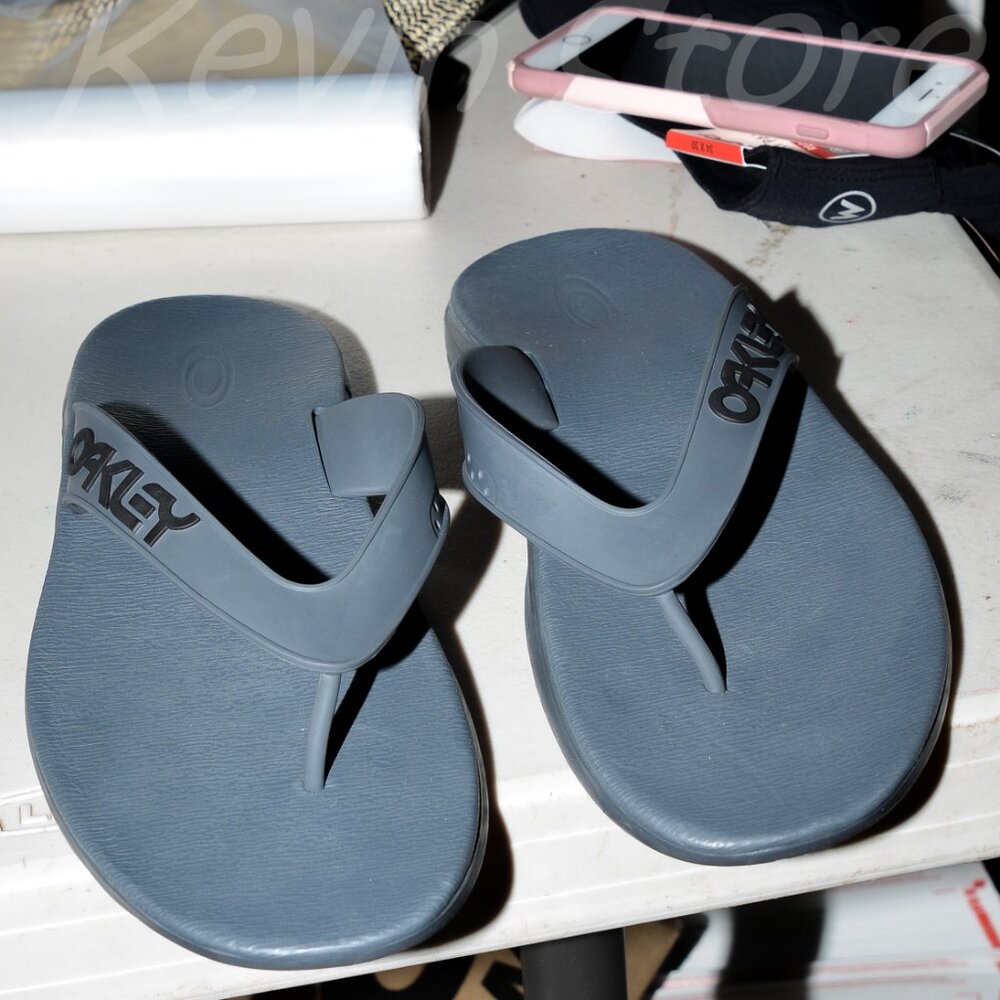 Men Gray‎ sandal, Oakley